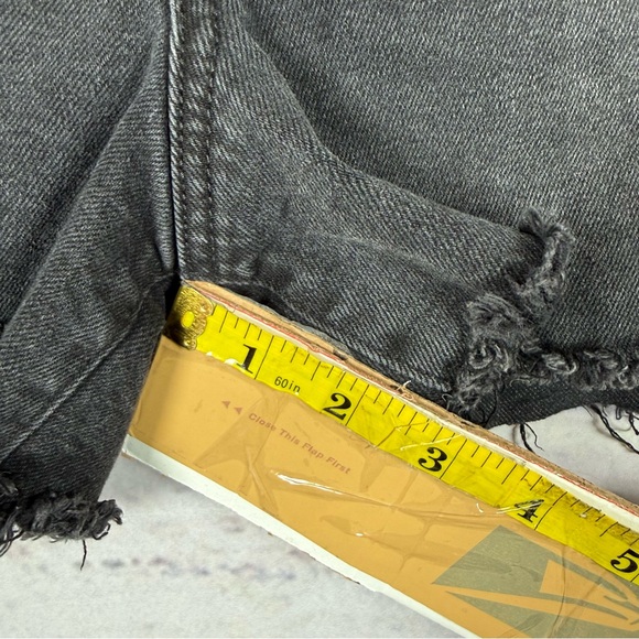 American Eagle Womens Short Size 8 frayed hem - Picture 8 of 9